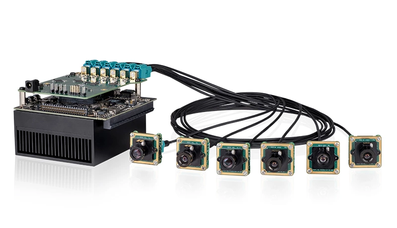 载板附带6个使用Jetson AGX Xavier的FPD Link III相机模块。