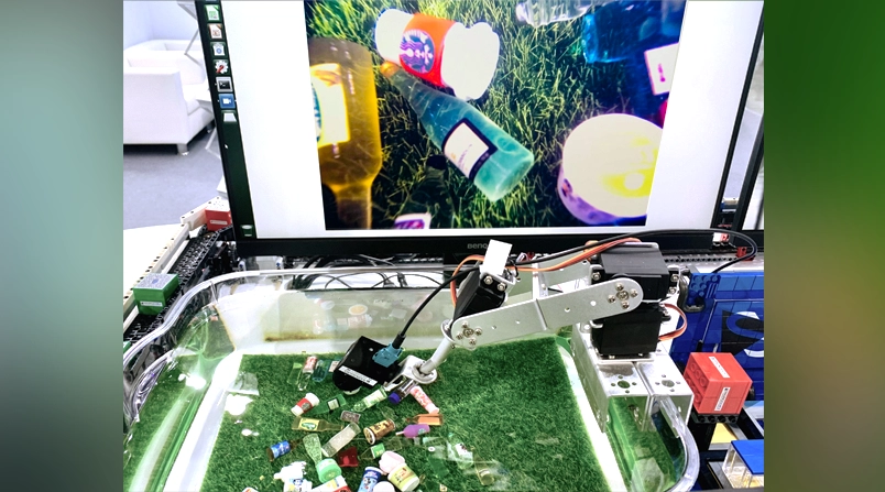 水下展示：通过IP67认证的FPD-Link III相机即使在水下也能提供高质量的图像，使系统能够定位和拾取水面以下的塑料“垃圾”。